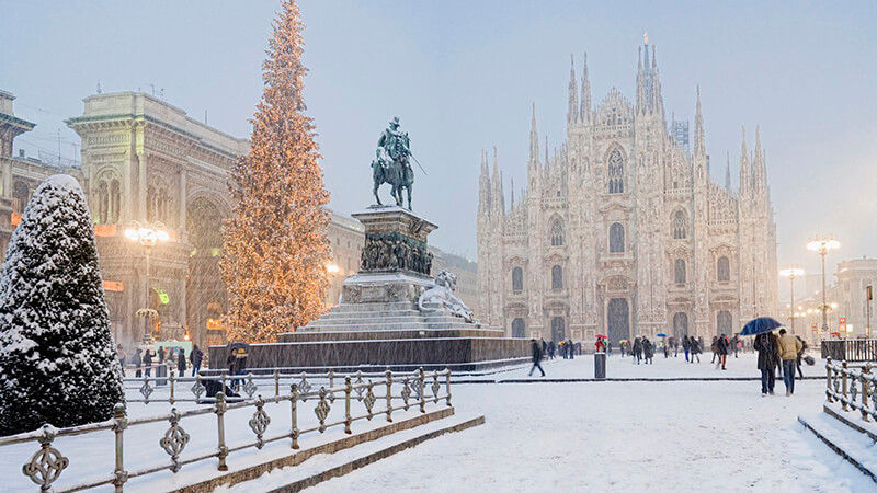 Catedral de Milão com neve