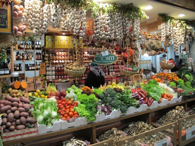 Interior do Mercado Central em Florença