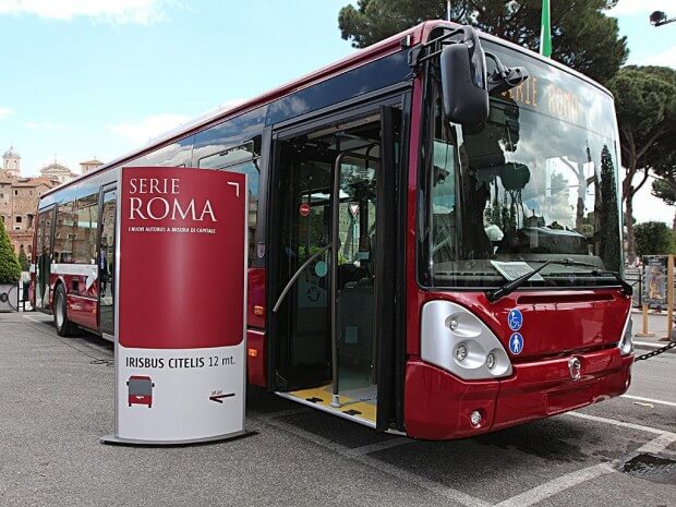 Andar de ônibus em Roma