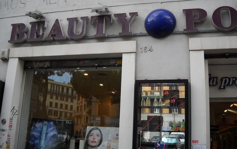  Compra de perfumes na loja Beauty Point em Roma 