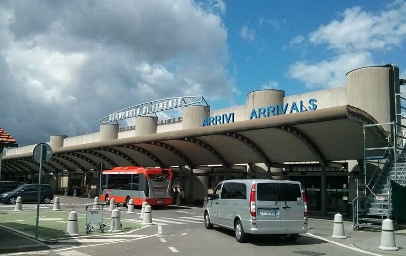 Ônibus no aeroporto de Florença