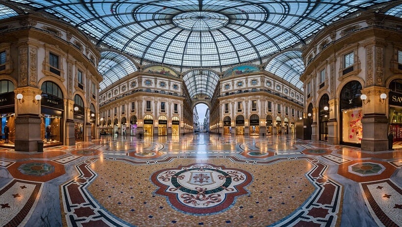 Estabelecimentos na Galeria Vittorio Emanuele II em Milão