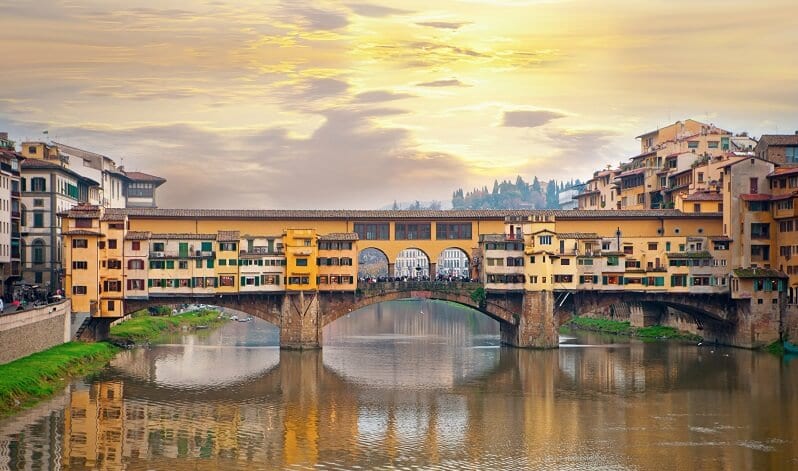Pôr do sol na Ponte Vecchio em Florença