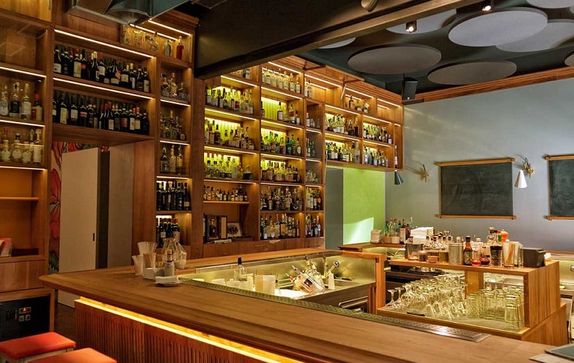 Bar Rita em Navigli em Milão