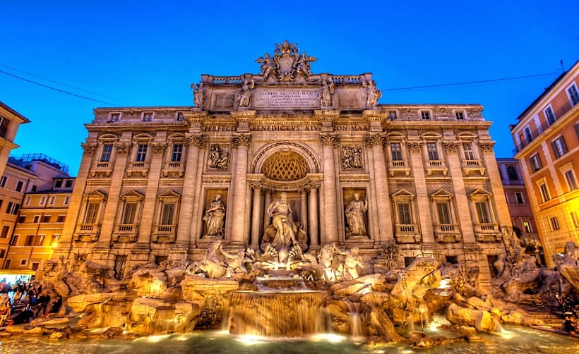 Noite na Fontana Di Trevi em Roma
