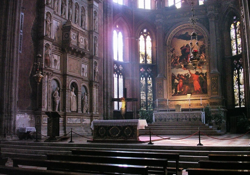 Obras de arte na Basílica Santa Maria Gloriosa em Veneza
