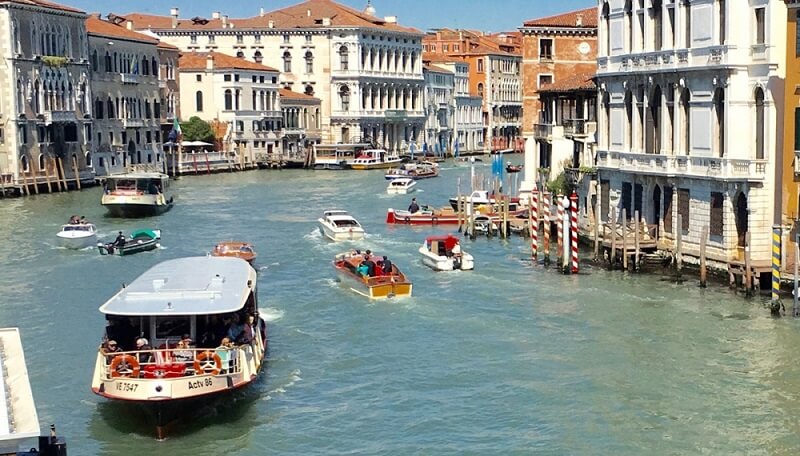 Vaporettos em Veneza