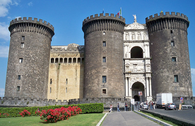 Castelo Nuovo em Nápoles