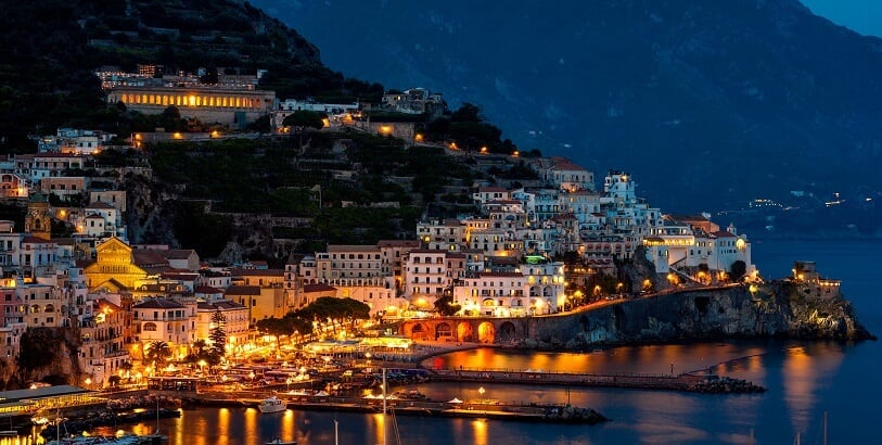 Costa Amalfitana à noite