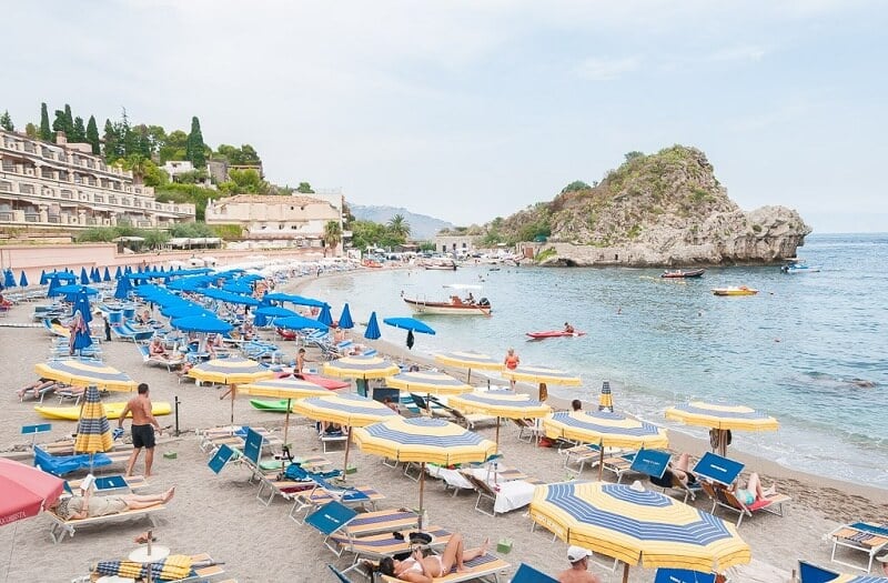 Praia em Sicília na Itália
