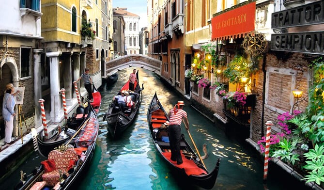 Passeio de gôndola em Veneza na Itália
