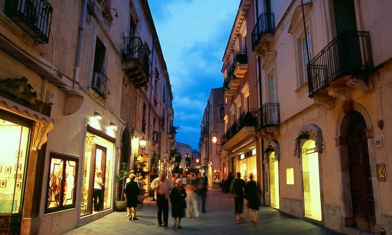 Rua Corso Umberto em Taormina