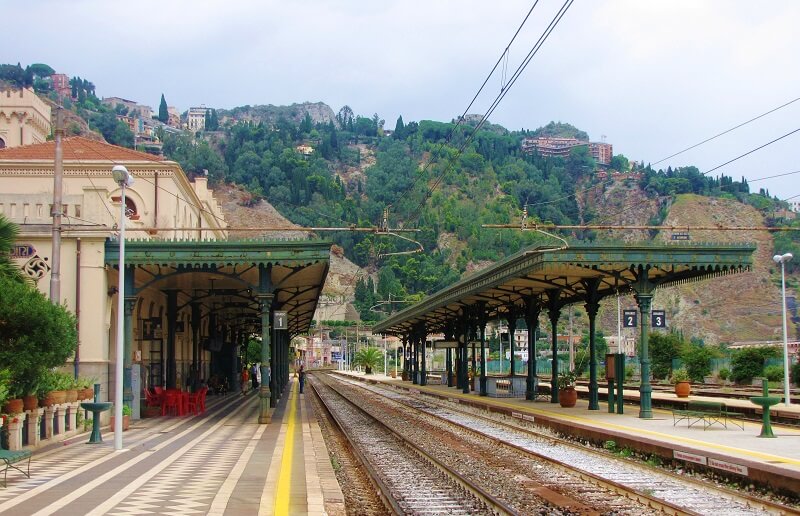 Estação de trem Taormina-Giardini