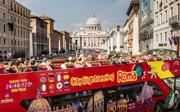 Ônibus turístico Hop on Hop off em Roma