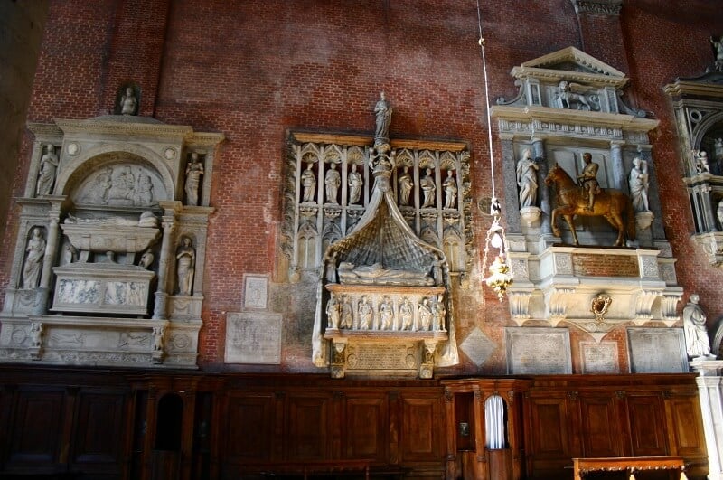 Detalhes do interior da Basílica de São João e São Paulo em Veneza