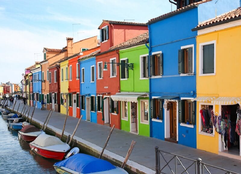 Casas coloridas na Ilha de Burano em Veneza