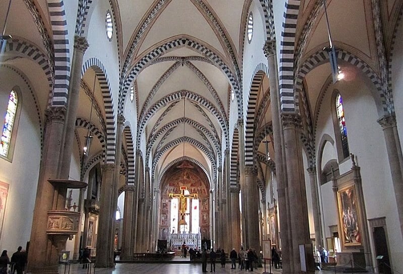 Interior da igreja Santa Maria Novella em Florença