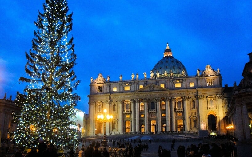 Árvore de Natal montada no Vaticano