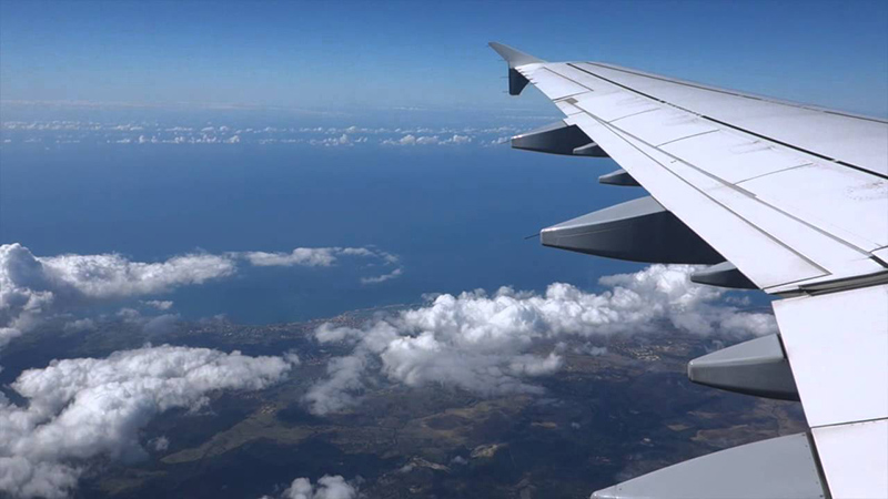 Viagem de avião com destino para Toscana