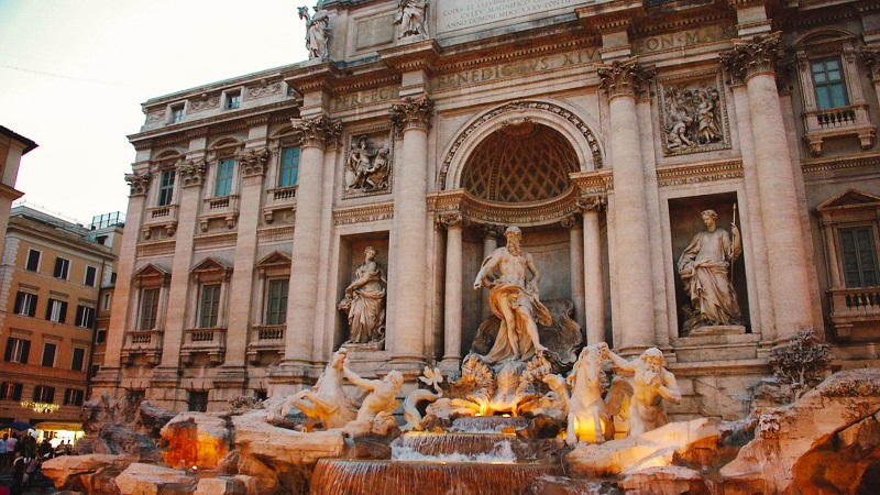 Estátuas da Fontana Di Trevi em Roma