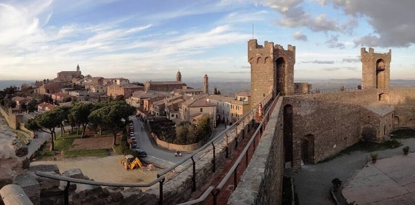Cidade de Montalcino vista da Fortezza