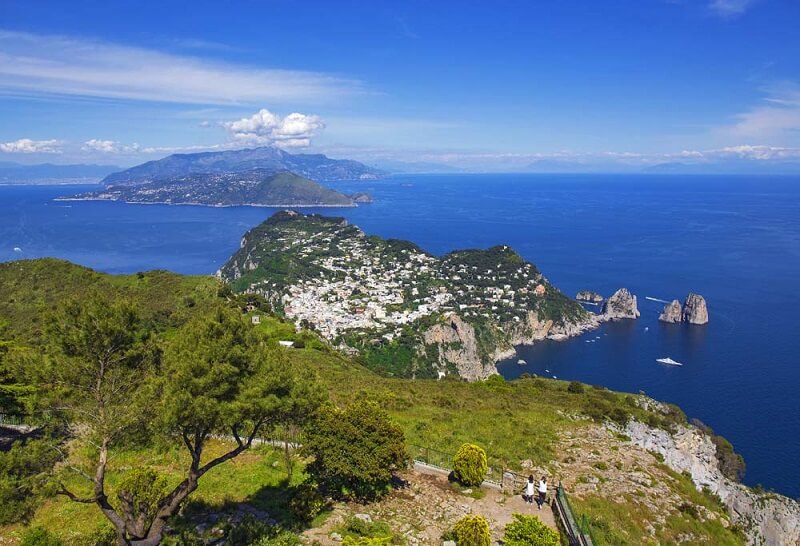 Vista do topo do Monte Solaro na Ilha de Capri
