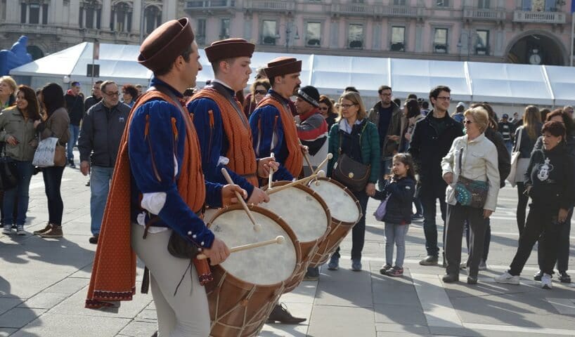 Desfile em cidade italiana