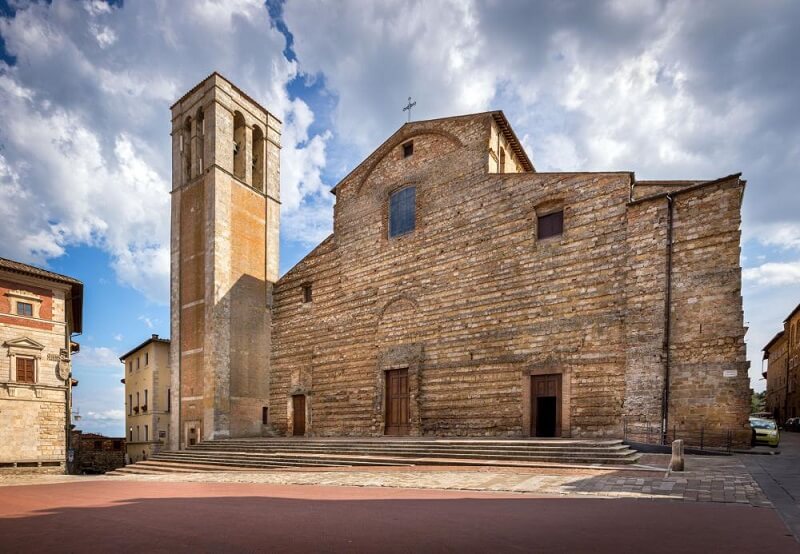 Duomo de Montepulciano localizado no centro histórico