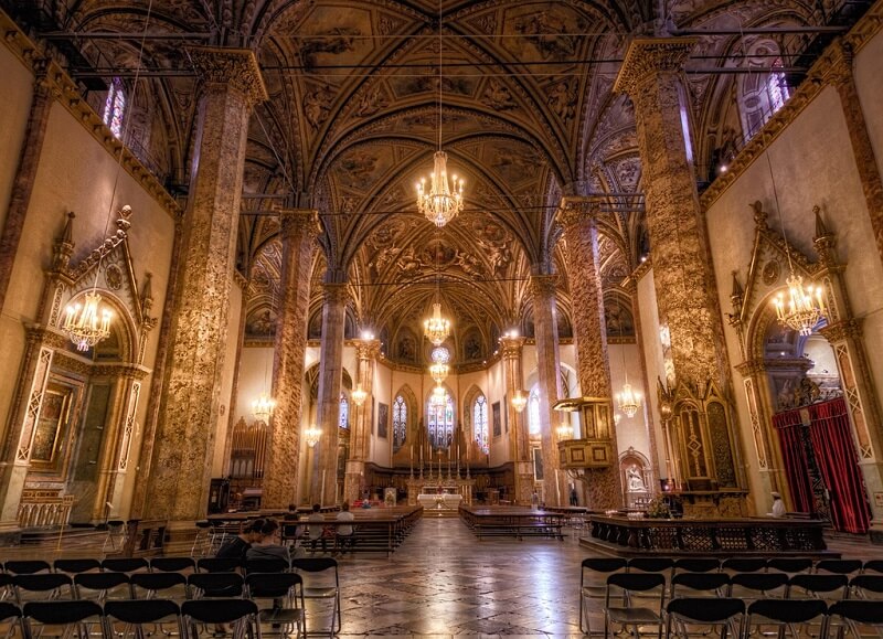 Interior da Catedral de Perugia