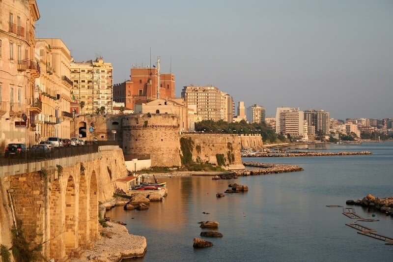Vista de parte da cidade de Taranto