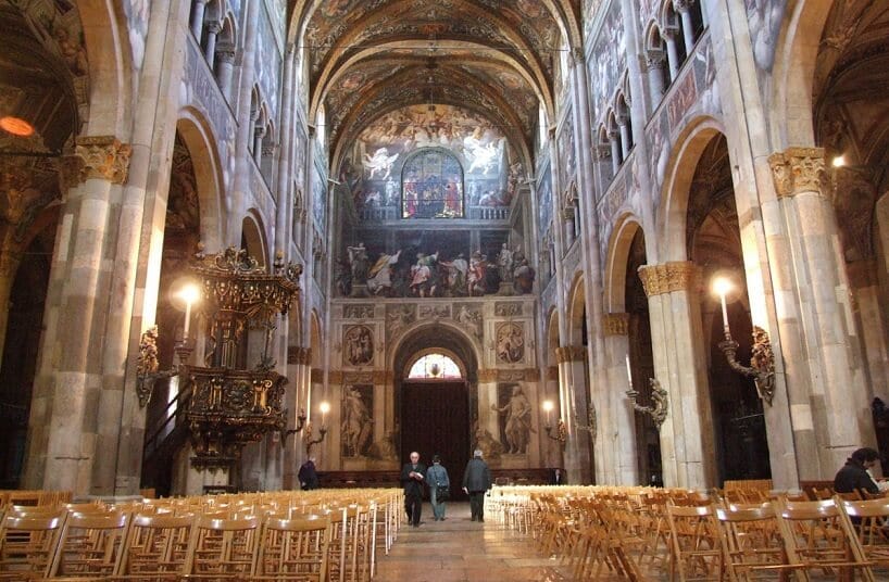 Interior do Duomo di Parma
