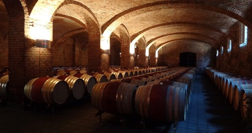 Interior da vinícola Ceretto