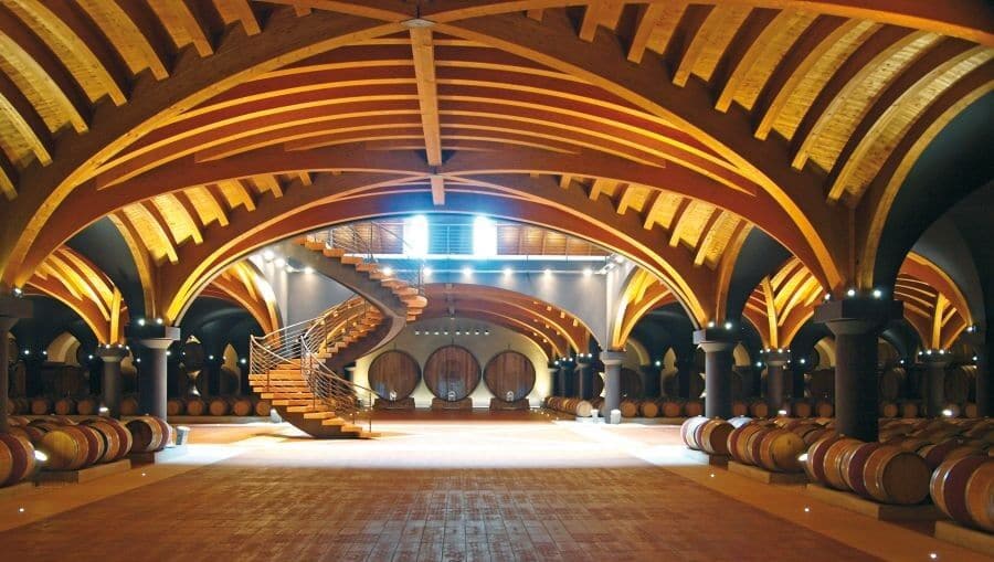 Interior da vinícola Petra 