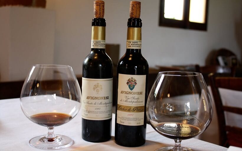 Garrafas de vinho produzidas na vinícola Avignonesi