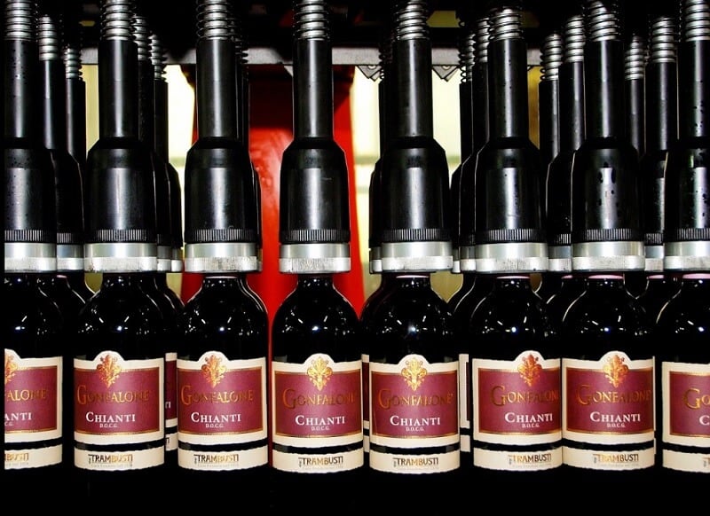 Garrafas de vinho da vinícola Chianti Trambusti S.R.L