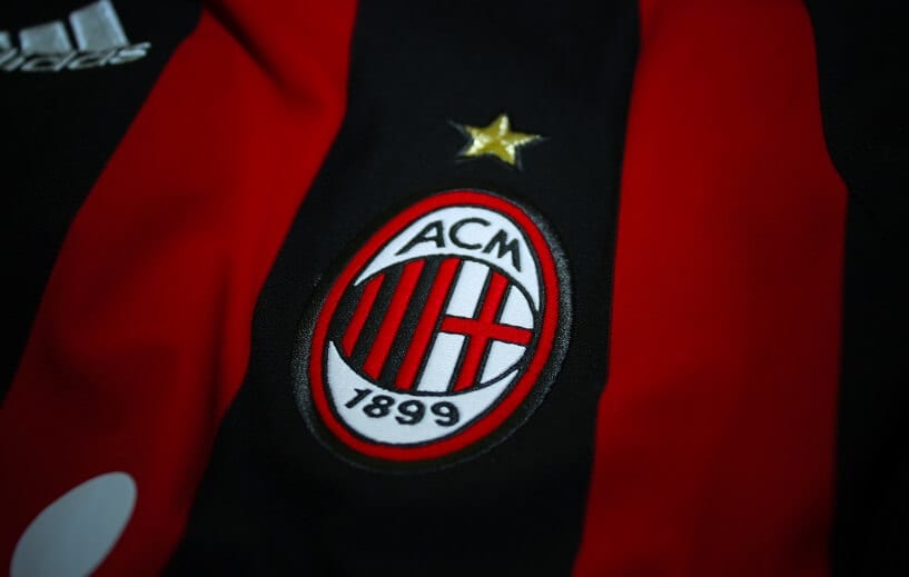 Símbolo na blusa do time de futebol Milan