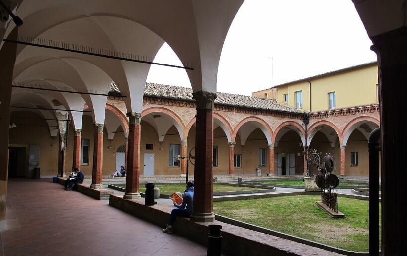 Parte externa da Basilica di San Francesco em Siena