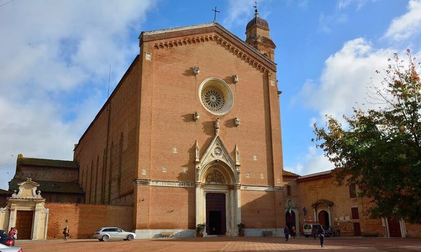 Fachada da Basilica di San Francesco em Siena