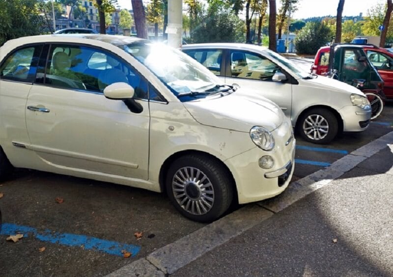 Estacionamento de carros em Florença