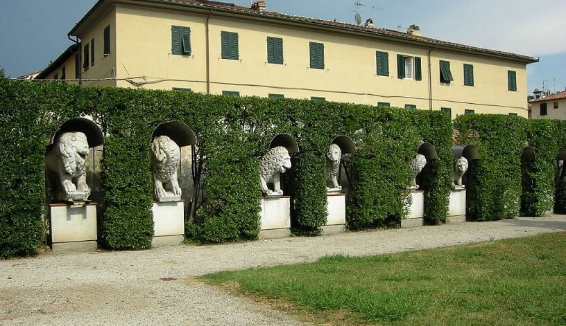 Esculturas no Museu Nacional de Villa Guinigi em Lucca