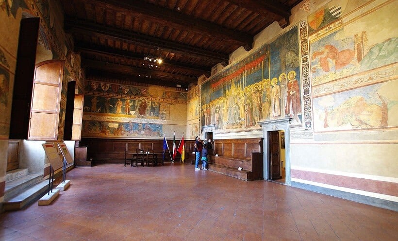 Interior do Palazzo Comunale em San Gimignano