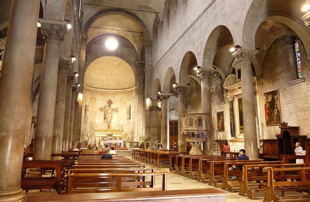 Interior da Igreja de São Miguel no Fórum