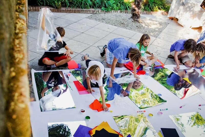 Crianças participando do Kids Day no Peggy Guggenheim em Veneza