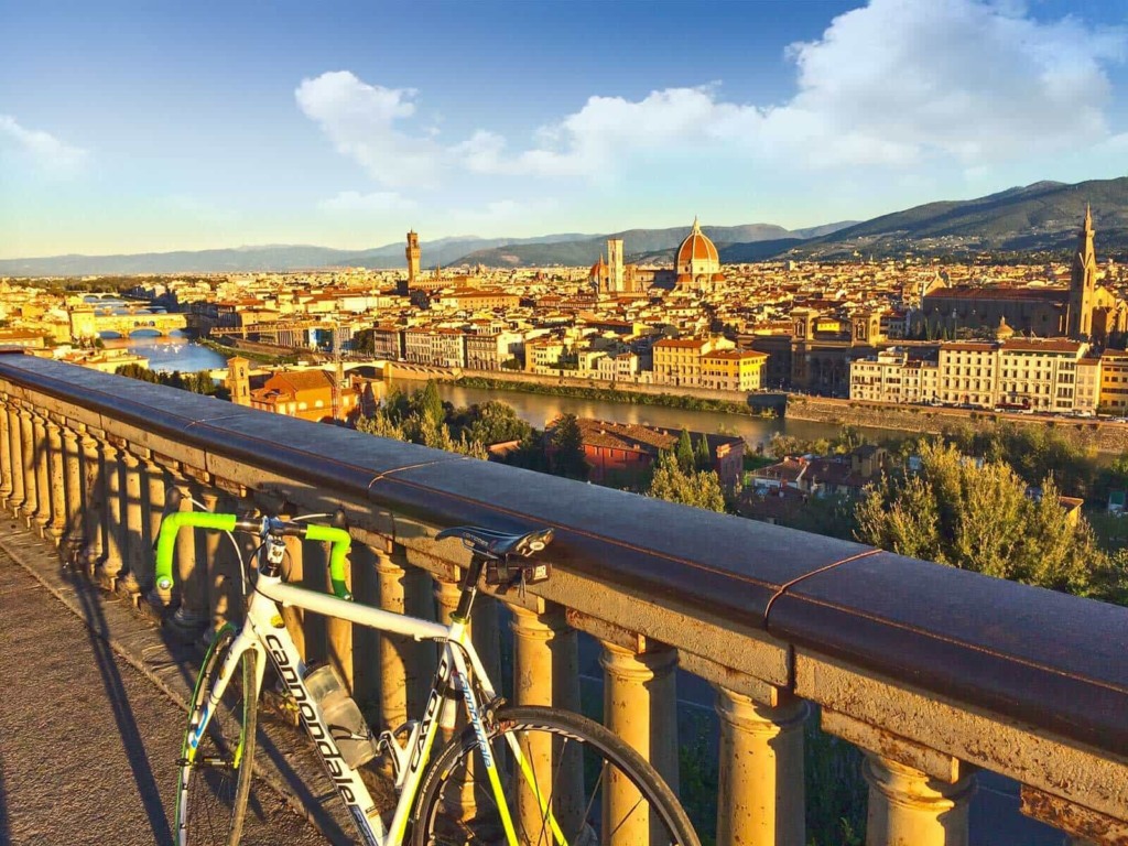 Bicicleta e de fundo cidade de Florença