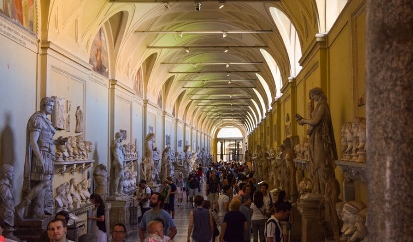 Visitantes no Museu do Vaticano