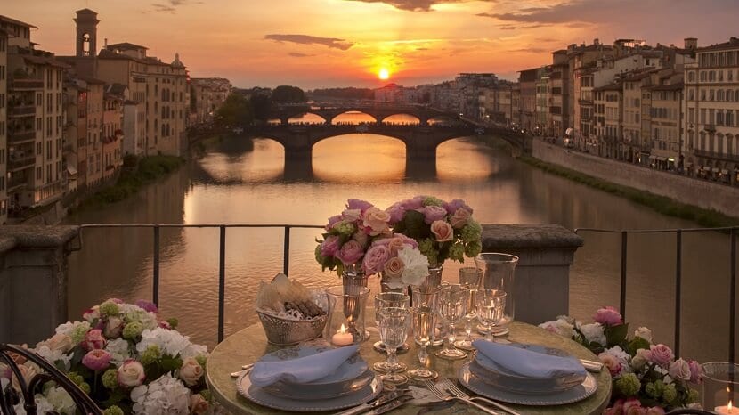 Mesa arrumada para refeição com vista para pontes de Florença