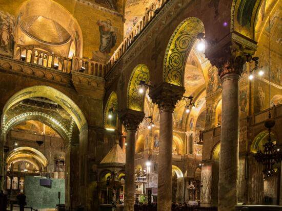 Interior da Basílica de São Marcos em Veneza