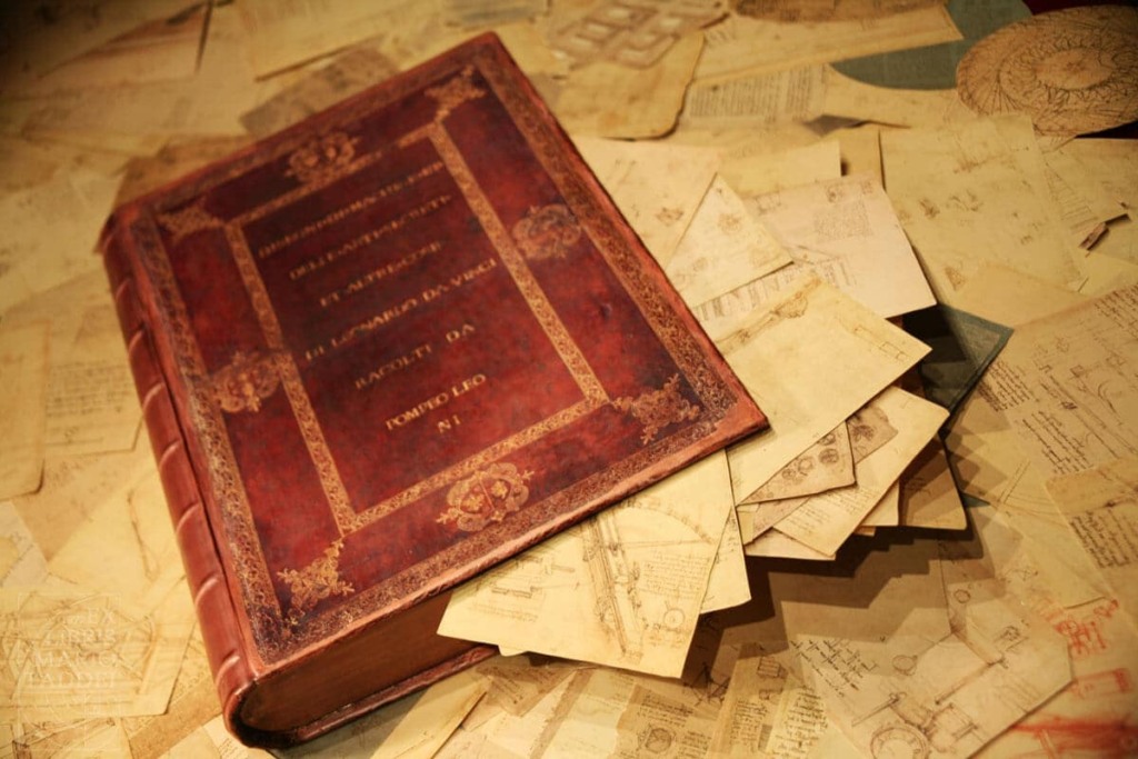 Livro e documentos de Leonardo Da Vinci