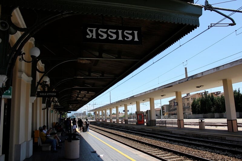 Viagem de trem de Florença a Assis