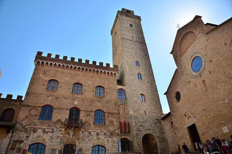Palazzo Pubblico e Torre Grossa em San Gimignano na Itália